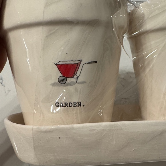 Rae Dunn Cream Planter Set with Tray - Picture 4 of 5